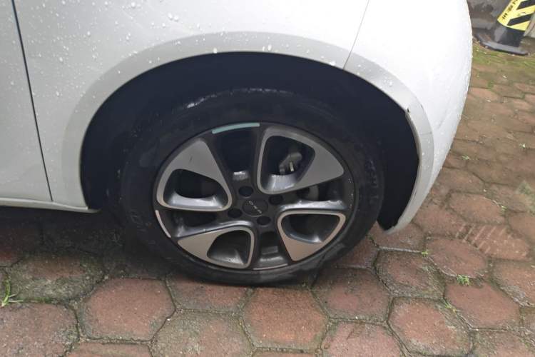 Used ORA White Cat 2020 305 km Luxury Version Right Front Wheel Hub