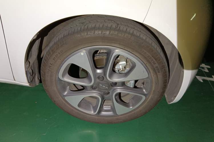 Used ORA White Cat 2020 305 km Luxury Version Right Front Wheel Hub