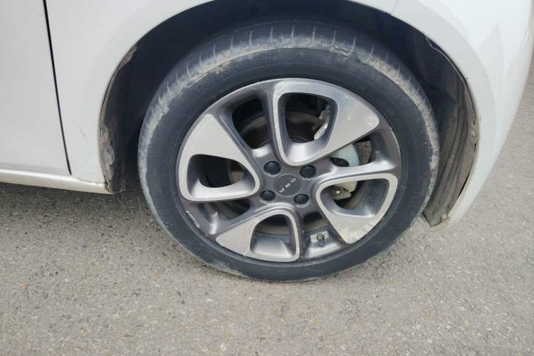 Used ORA White Cat 2020 305 km Luxury Version Right Front Wheel Hub