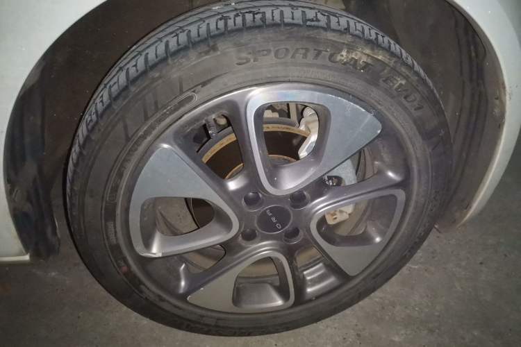 Used ORA White Cat 2020 305 km Luxury Version Right Front Wheel Hub