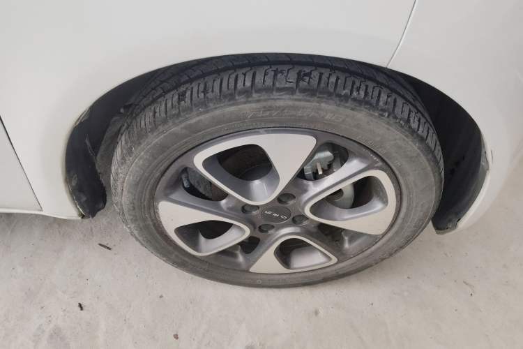 Used ORA White Cat 2020 305 km Luxury Version Right Front Wheel Hub