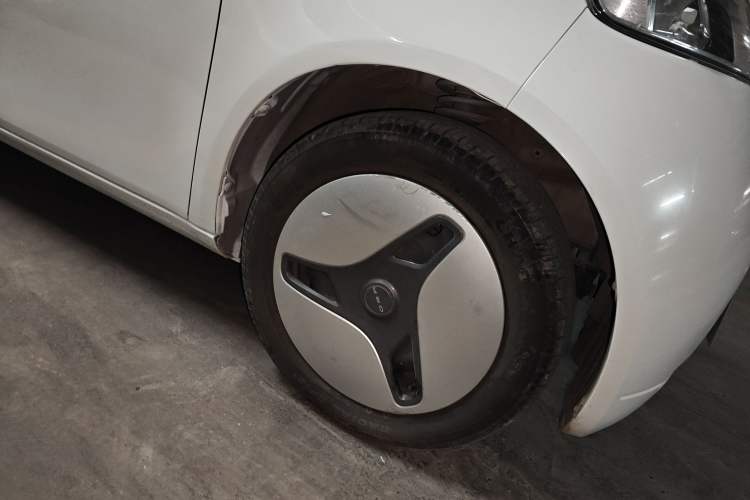 Used ORA White Cat 2020 360 km Luxury Version Right Front Wheel Hub