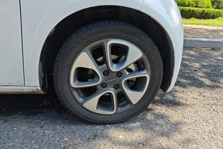 Used ORA White Cat 2020 305 km Luxury Version Right Front Wheel Hub