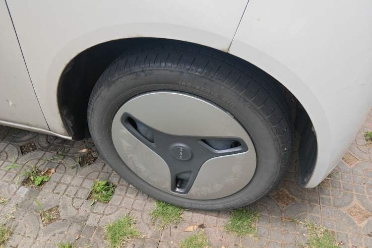 Used ORA White Cat 2020 401 km Long-Range Version Right Front Wheel Hub