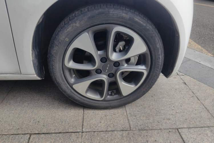 Used ORA White Cat 2020 305 km Luxury Version Right Front Wheel Hub