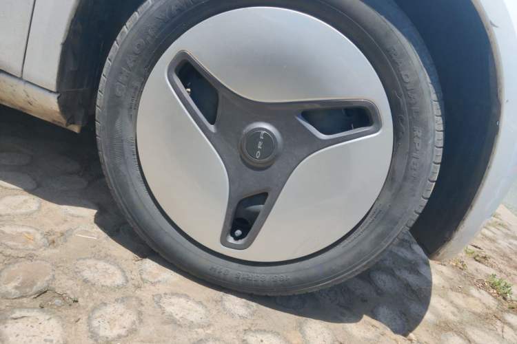Used ORA White Cat 2020 360 km Luxury Version Right Front Wheel Hub