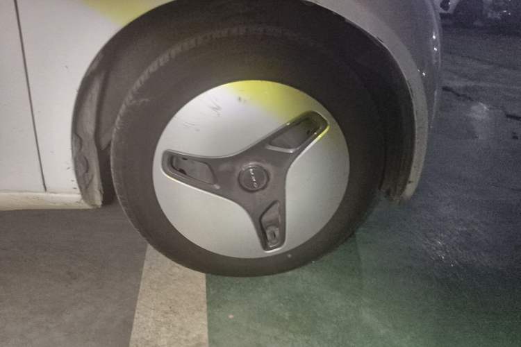 Used ORA White Cat 2020 360 km Luxury Version Right Front Wheel Hub