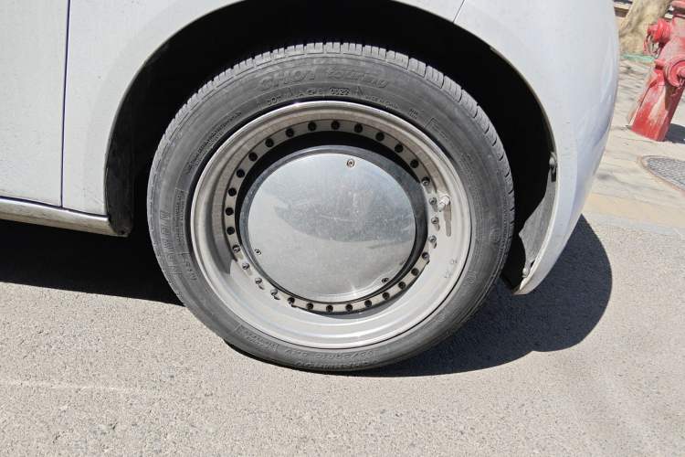 Used ORA White Cat 2020 305 km Luxury Version Right Front Wheel Hub