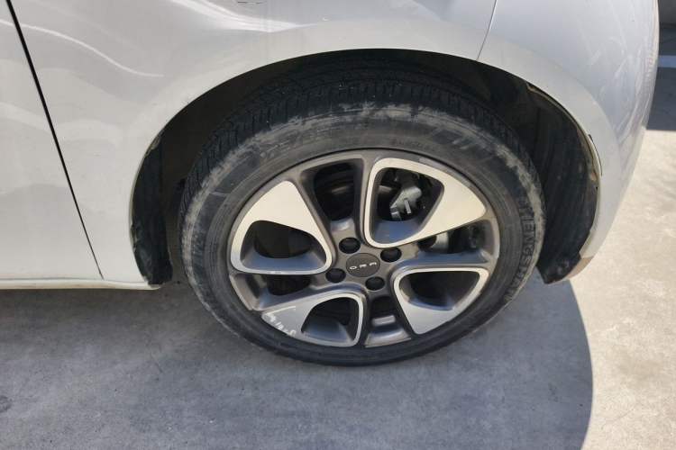 Used ORA White Cat 2020 305 km Luxury Version Right Front Wheel Hub