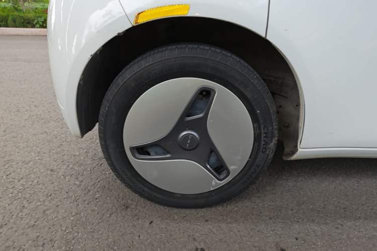 Used ORA White Cat 2020 360 km Luxury Version Right Rear Wheel Hub
