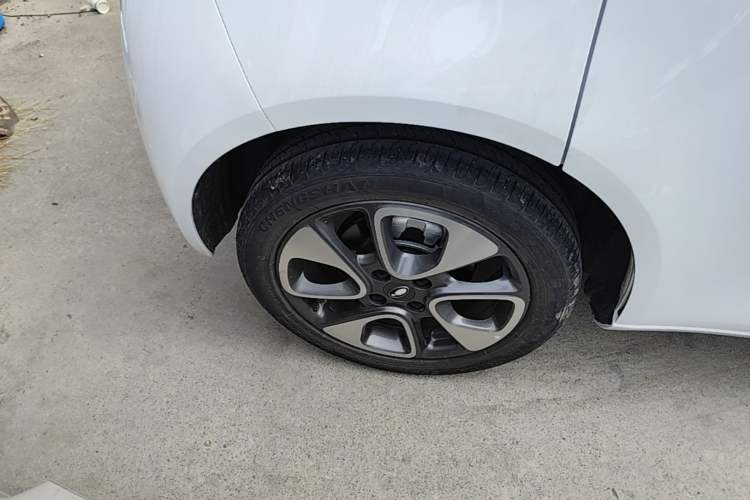 Used ORA White Cat 2020 305 km Luxury Version Right Rear Wheel Hub
