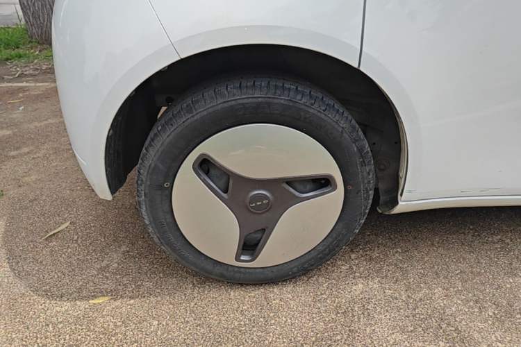 Used ORA White Cat 2020 360 km Luxury Version Right Rear Wheel Hub