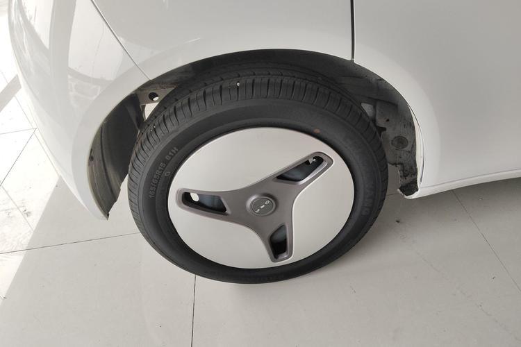 Used ORA White Cat 2020 360 km Luxury Version Right Rear Wheel Hub