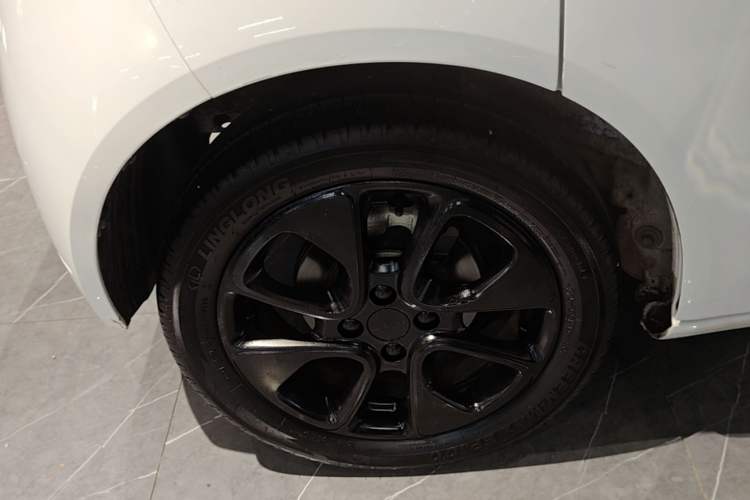 Used ORA White Cat 2020 305 km Luxury Version Right Rear Wheel Hub