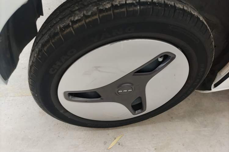 Used ORA White Cat 2020 360 km Luxury Version Right Rear Wheel Hub