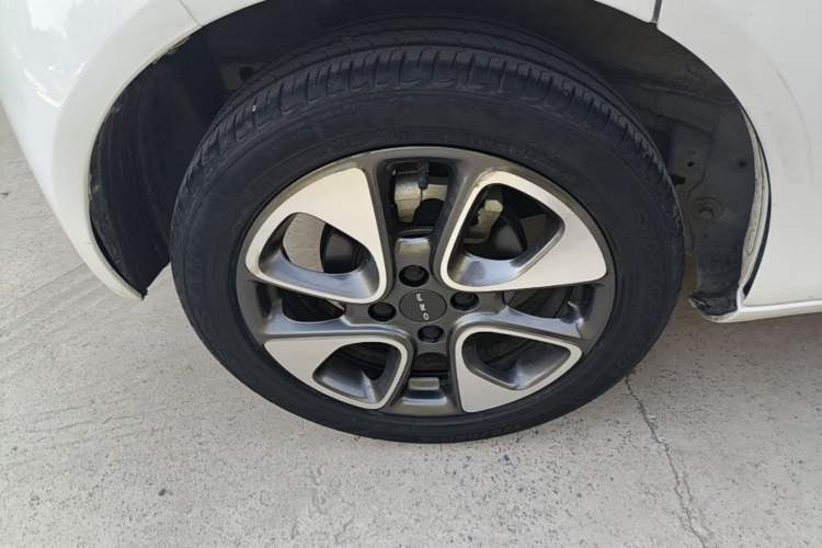 Used ORA White Cat 2020 305 km Luxury Version Right Rear Wheel Hub