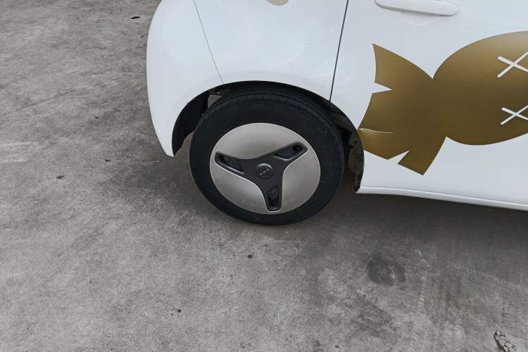 Used ORA White Cat 2020 360 km Luxury Version Right Rear Wheel Hub