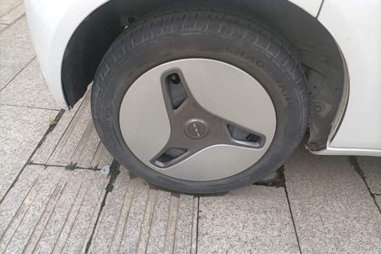 Used ORA White Cat 2020 360 km Luxury Version Right Rear Wheel Hub