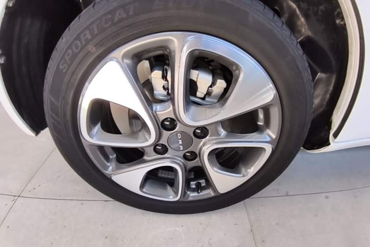 Used ORA White Cat 2020 305 km Luxury Version Right Rear Wheel Hub