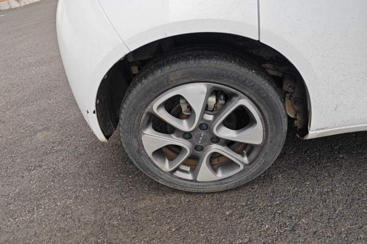Used ORA White Cat 2020 305 km Luxury Version Right Rear Wheel Hub