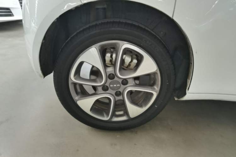 Used ORA White Cat 2020 305 km Luxury Version Right Rear Wheel Hub