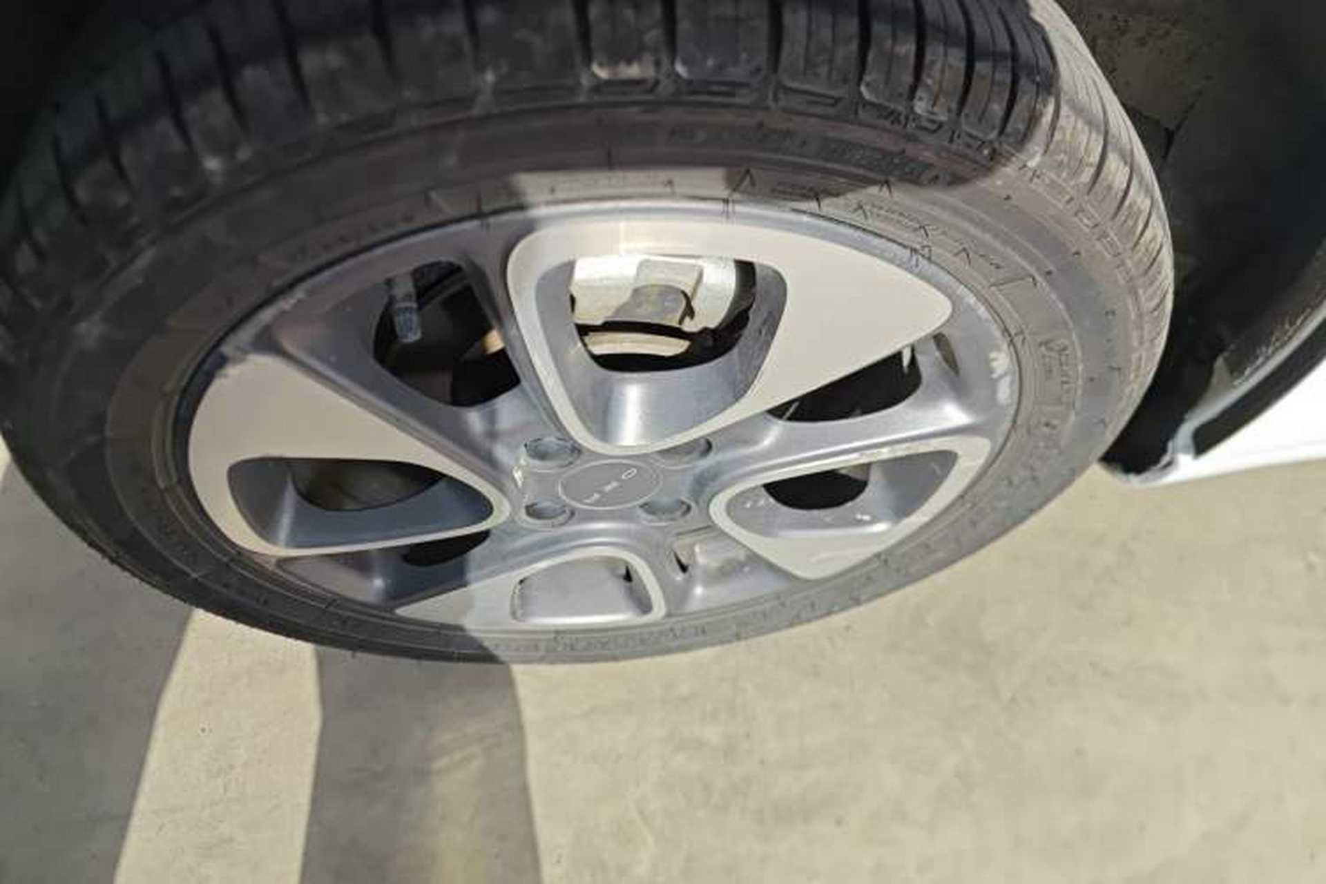 Used ORA White Cat 2020 401 km Flagship Version Right Rear Wheel Hub