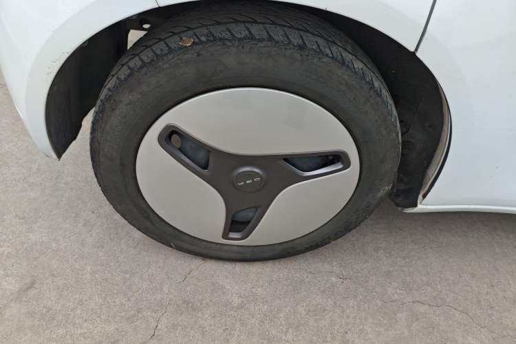 Used ORA White Cat 2020 360 km Luxury Version Right Rear Wheel Hub