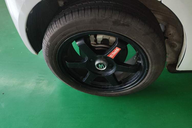Used ORA White Cat 2020 305 km Luxury Version Right Rear Wheel Hub