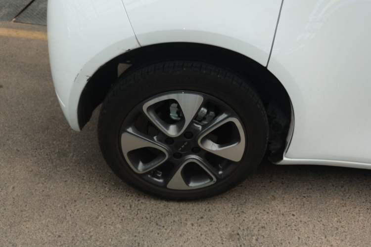Used ORA White Cat 2020 305 km Luxury Version Right Rear Wheel Hub