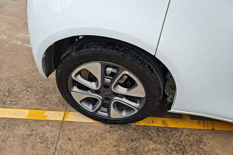 Used ORA White Cat 2020 305 km Luxury Version Right Rear Wheel Hub