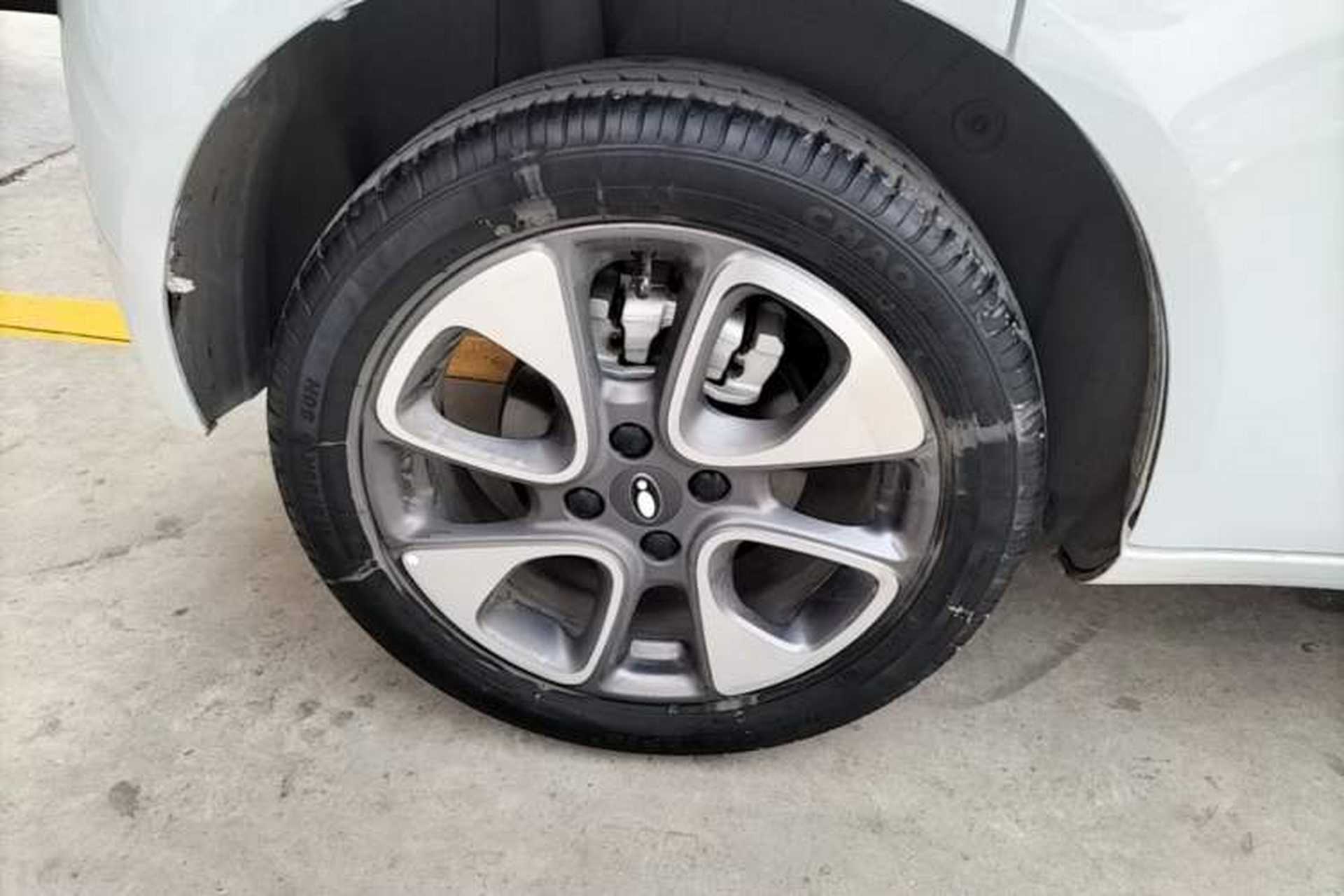 Used ORA White Cat 2020 305 km Luxury Version Right Rear Wheel Hub