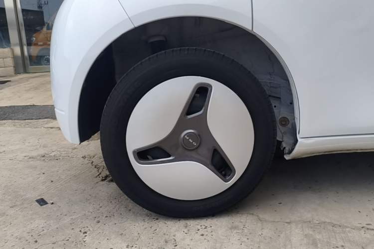 Used ORA White Cat 2020 360 km Luxury Version Right Rear Wheel Hub