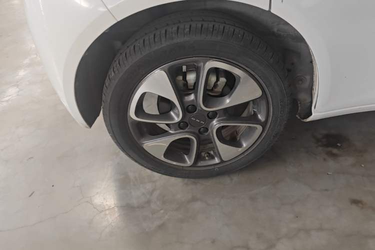 Used ORA White Cat 2020 305 km Luxury Version Right Rear Wheel Hub