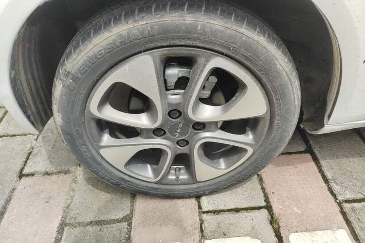 Used ORA White Cat 2020 305 km Luxury Version Right Rear Wheel Hub
