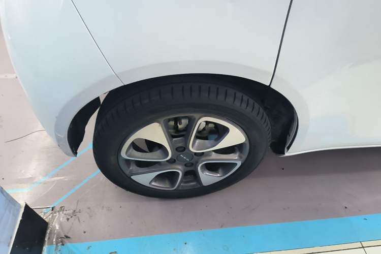 Used ORA White Cat 2020 305 km Luxury Version Right Rear Wheel Hub