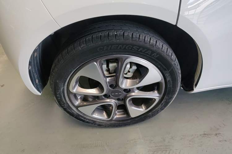 Used ORA White Cat 2020 305 km Luxury Version Right Rear Wheel Hub