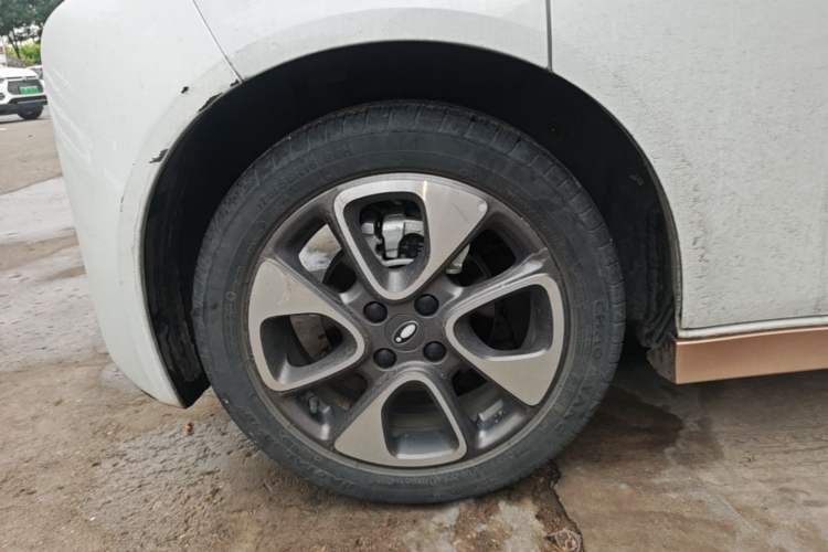 Used ORA White Cat 2020 360 km Luxury Version Right Rear Wheel Hub