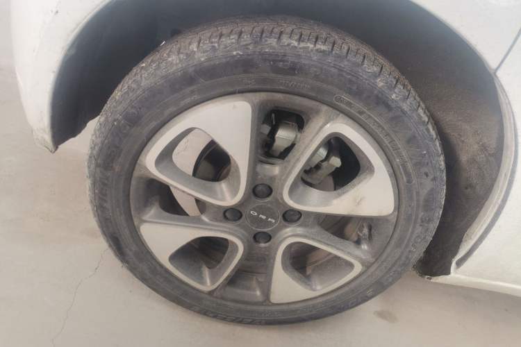 Used ORA White Cat 2020 305 km Luxury Version Right Rear Wheel Hub