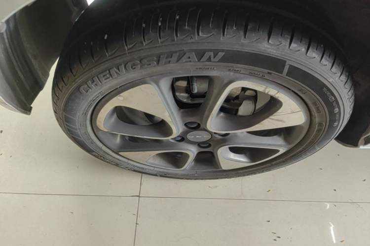 Used ORA White Cat 2020 305 km Luxury Version Right Rear Wheel Hub