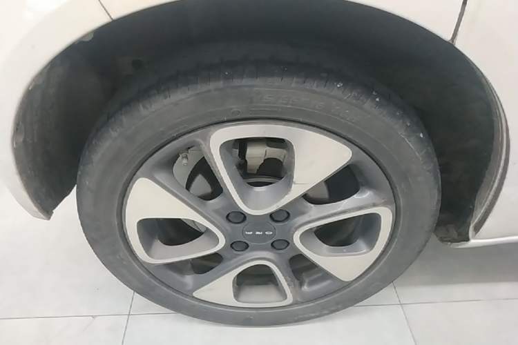 Used ORA White Cat 2020 305 km Luxury Version Right Rear Wheel Hub