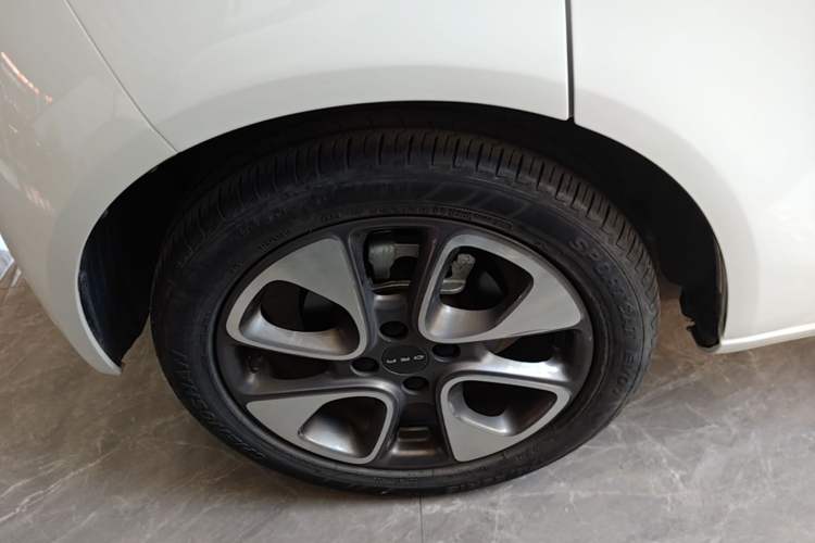 Used ORA White Cat 2020 305 km Luxury Version Right Rear Wheel Hub