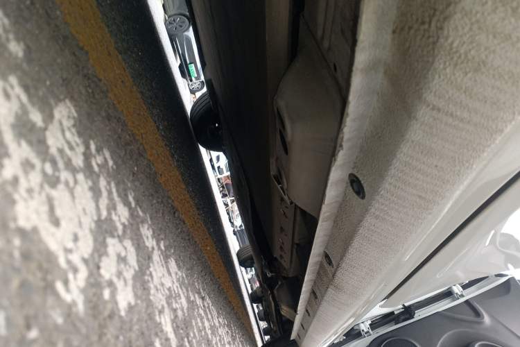 Used ORA White Cat 2020 360 km Luxury Version Right Side Sill