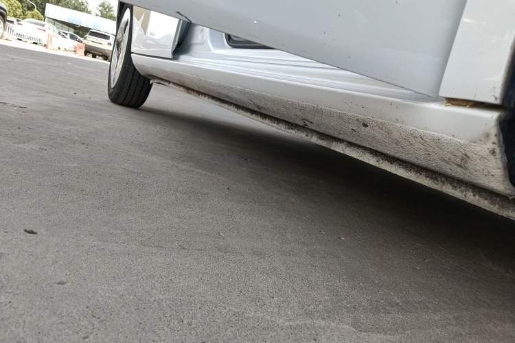 Used ORA White Cat 2020 360 km Luxury Version Right Side Sill