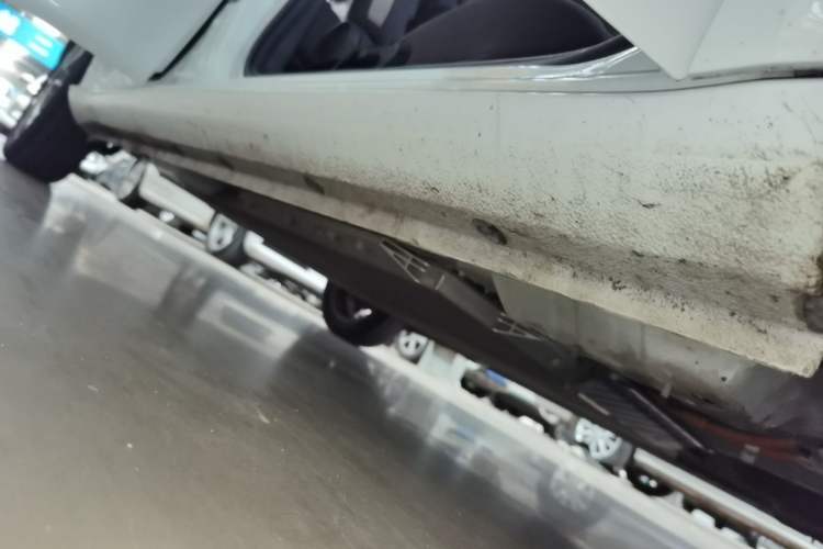 Used ORA White Cat 2020 305 km Luxury Version Right Side Sill