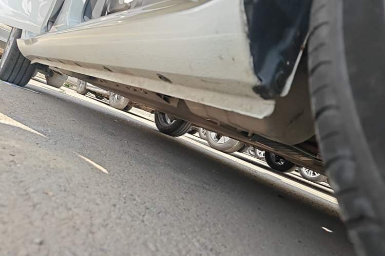 Used ORA White Cat 2020 305 km Luxury Version Right Side Sill