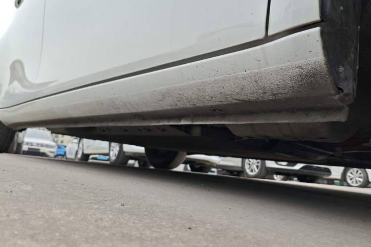 Used ORA White Cat 2020 360 km Luxury Version Right Side Sill