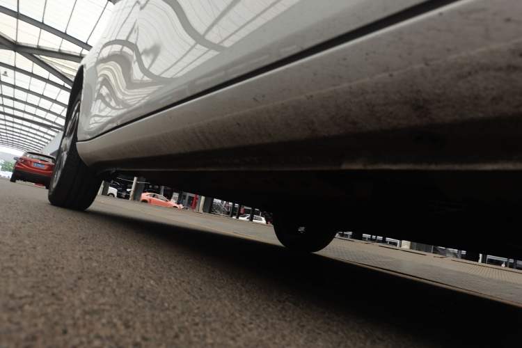 Used ORA White Cat 2020 305 km Luxury Version Right Side Sill