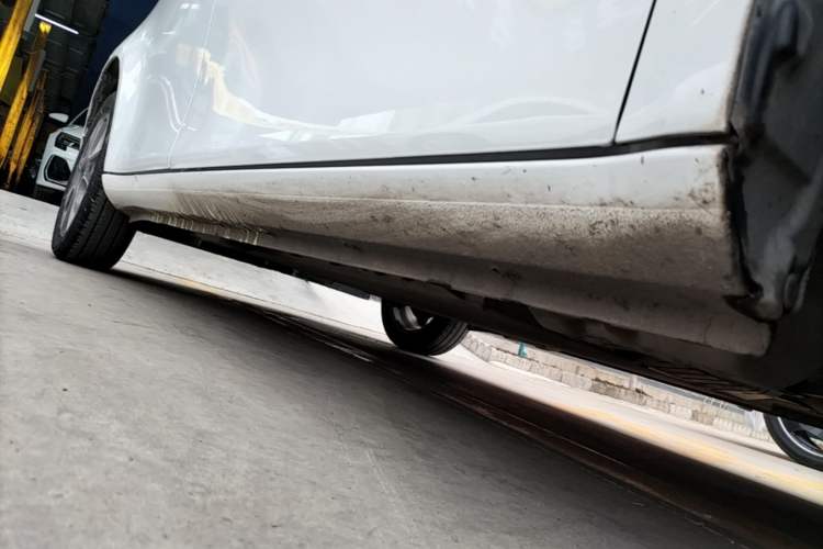Used ORA White Cat 2020 305 km Luxury Version Right Side Sill