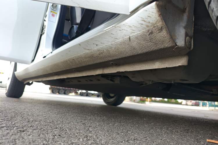 Used ORA White Cat 2020 360 km Luxury Version Right Side Sill