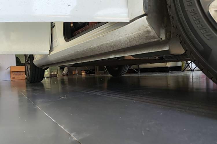 Used ORA White Cat 2020 305 km Luxury Version Right Side Sill